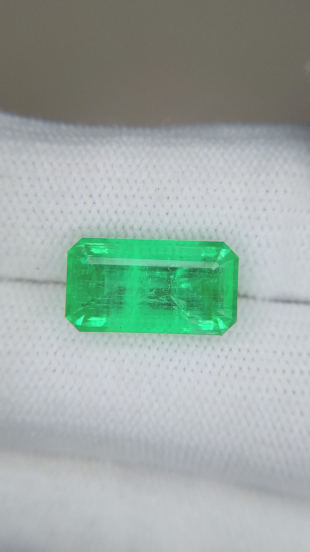 6.69 Ct. Emerald from Russia Size Video