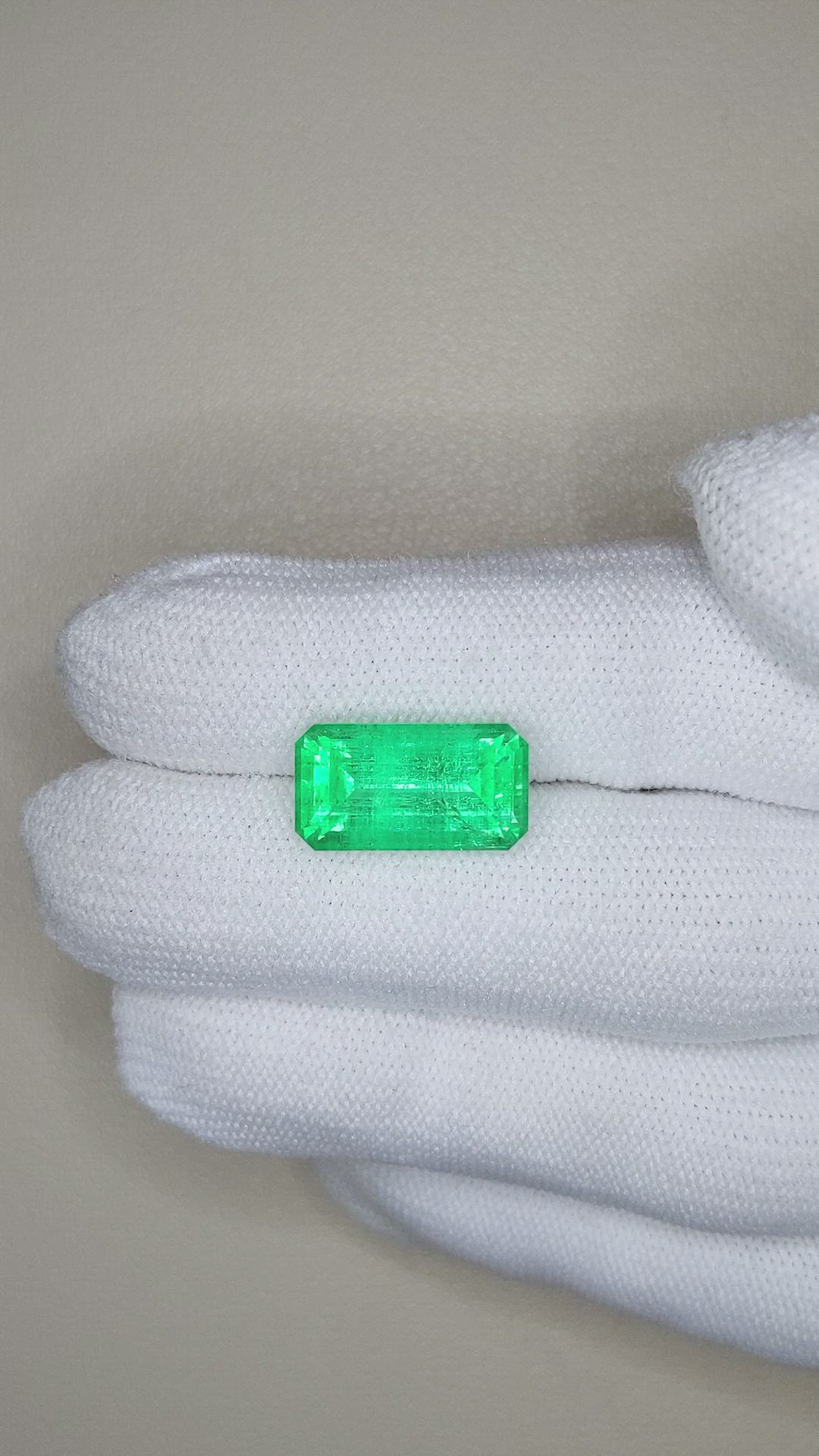 6.69 Ct. Emerald from Russia Size Video