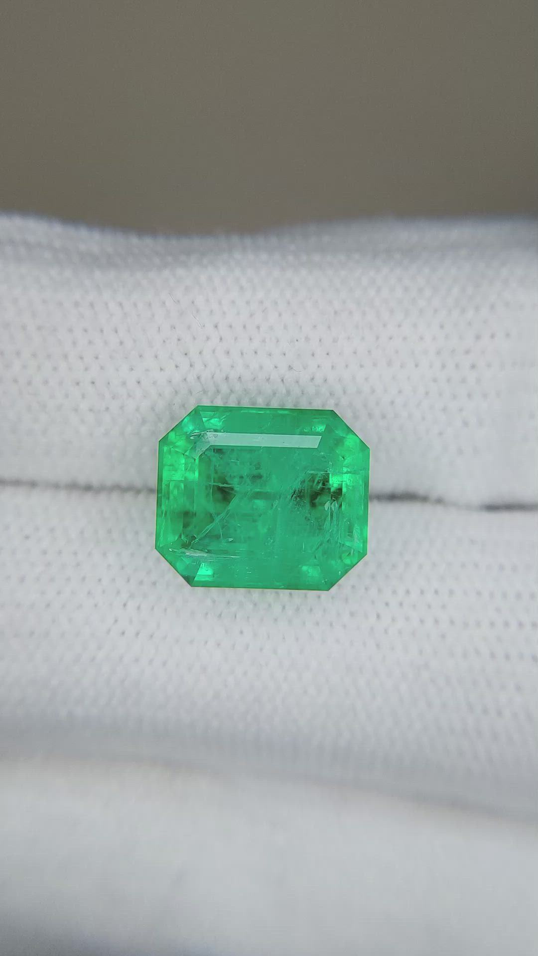 6.21 Ct. Emerald from Russia Size Video