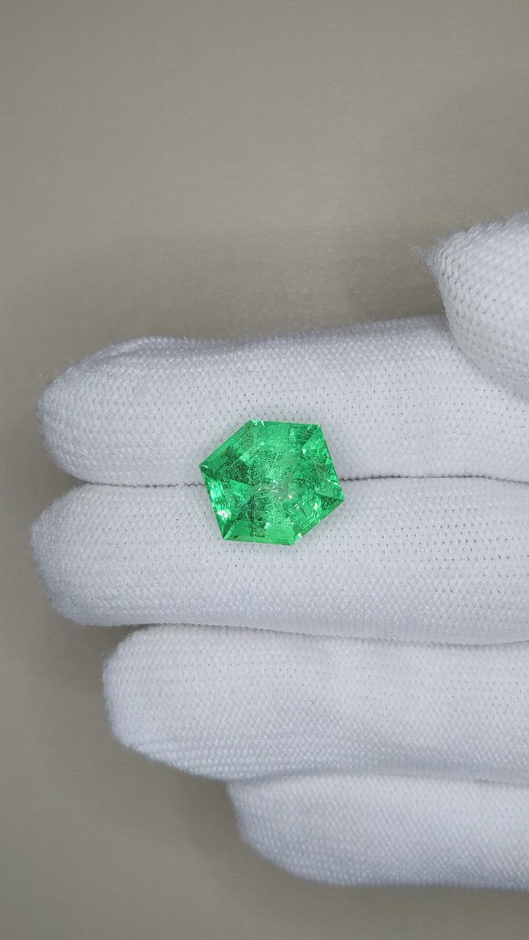 7.61 Ct. Emerald from Russia Size Video