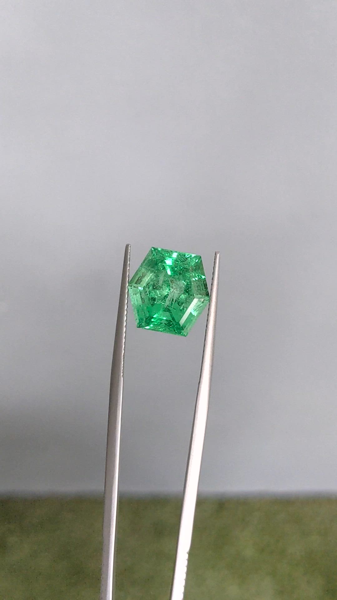 7.61 Ct. Emerald from Russia Size Video