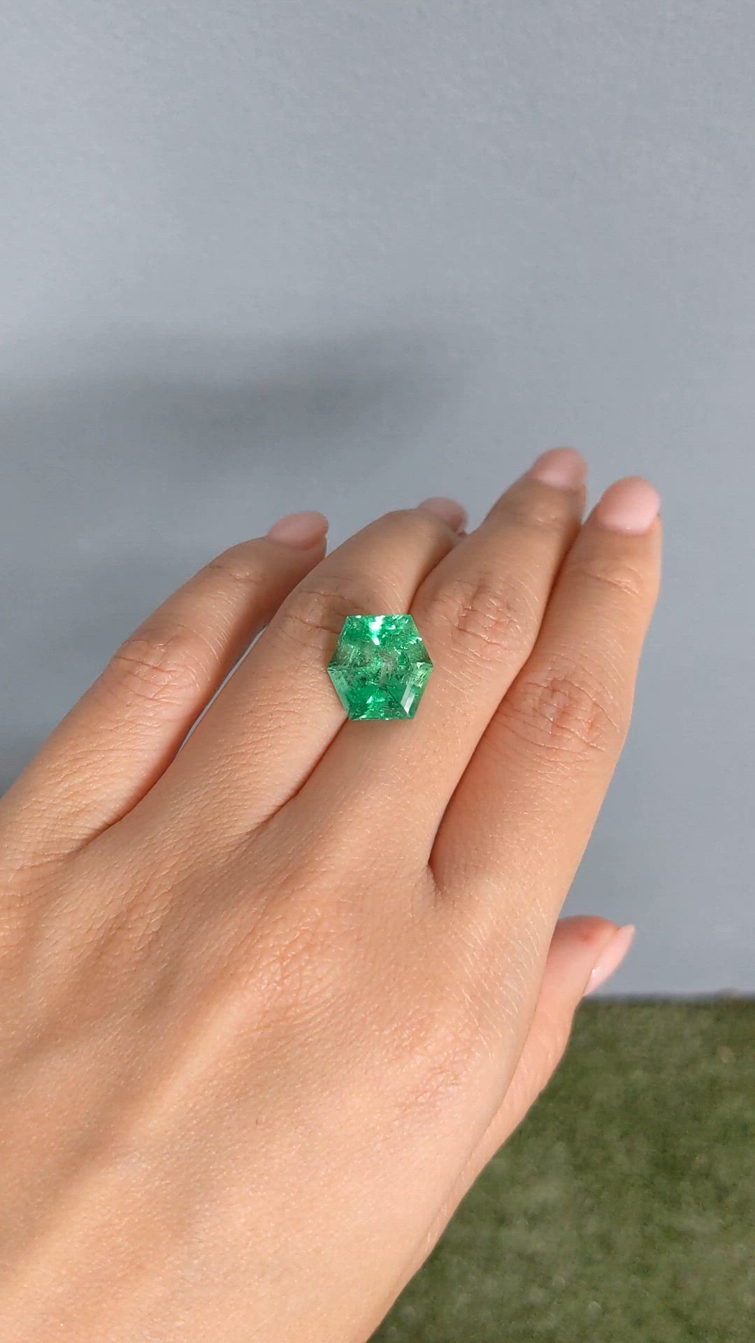7.61 Ct. Emerald from Russia Size Video