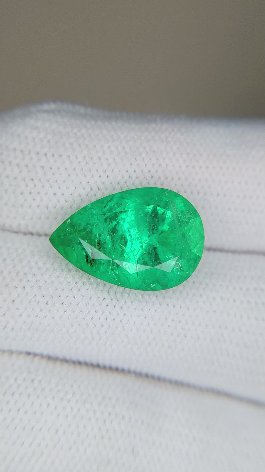 7.77 Ct. Emerald from Russia Size Video