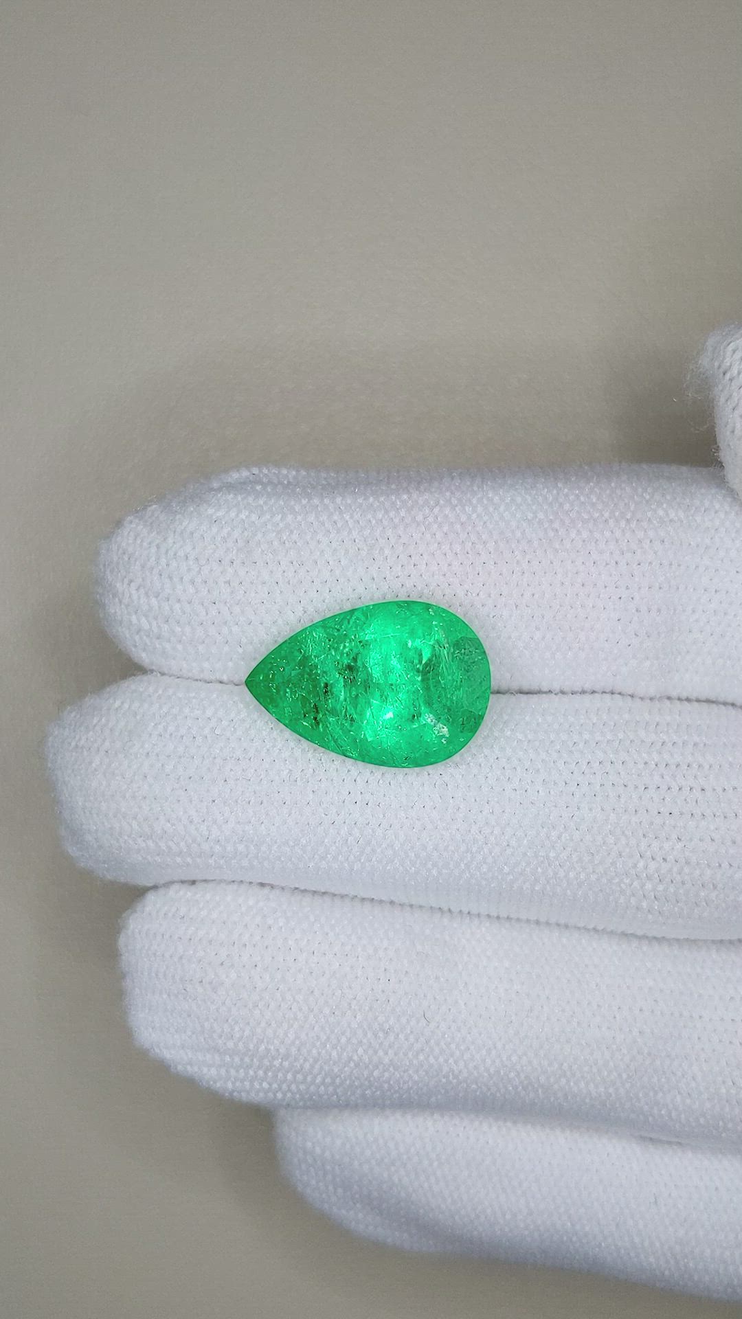 7.77 Ct. Emerald from Russia Size Video