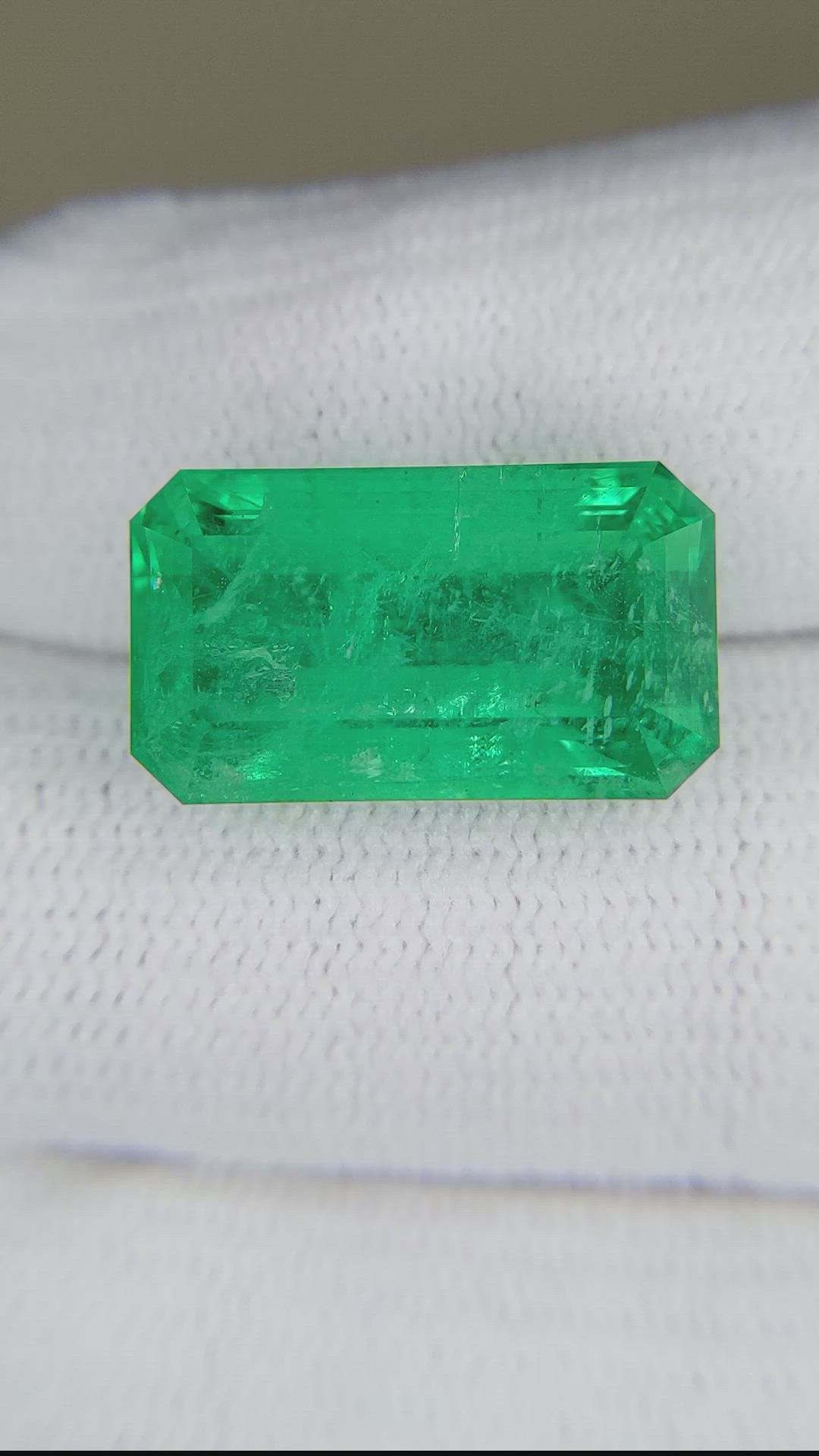 15.85 Ct. Emerald from Russia Size Video