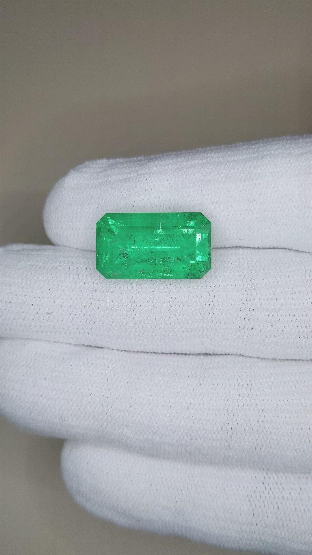 15.85 Ct. Emerald from Russia Size Video