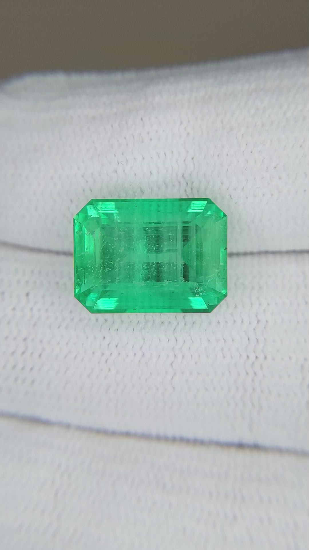 8.68 Ct. Emerald from Russia Size Video