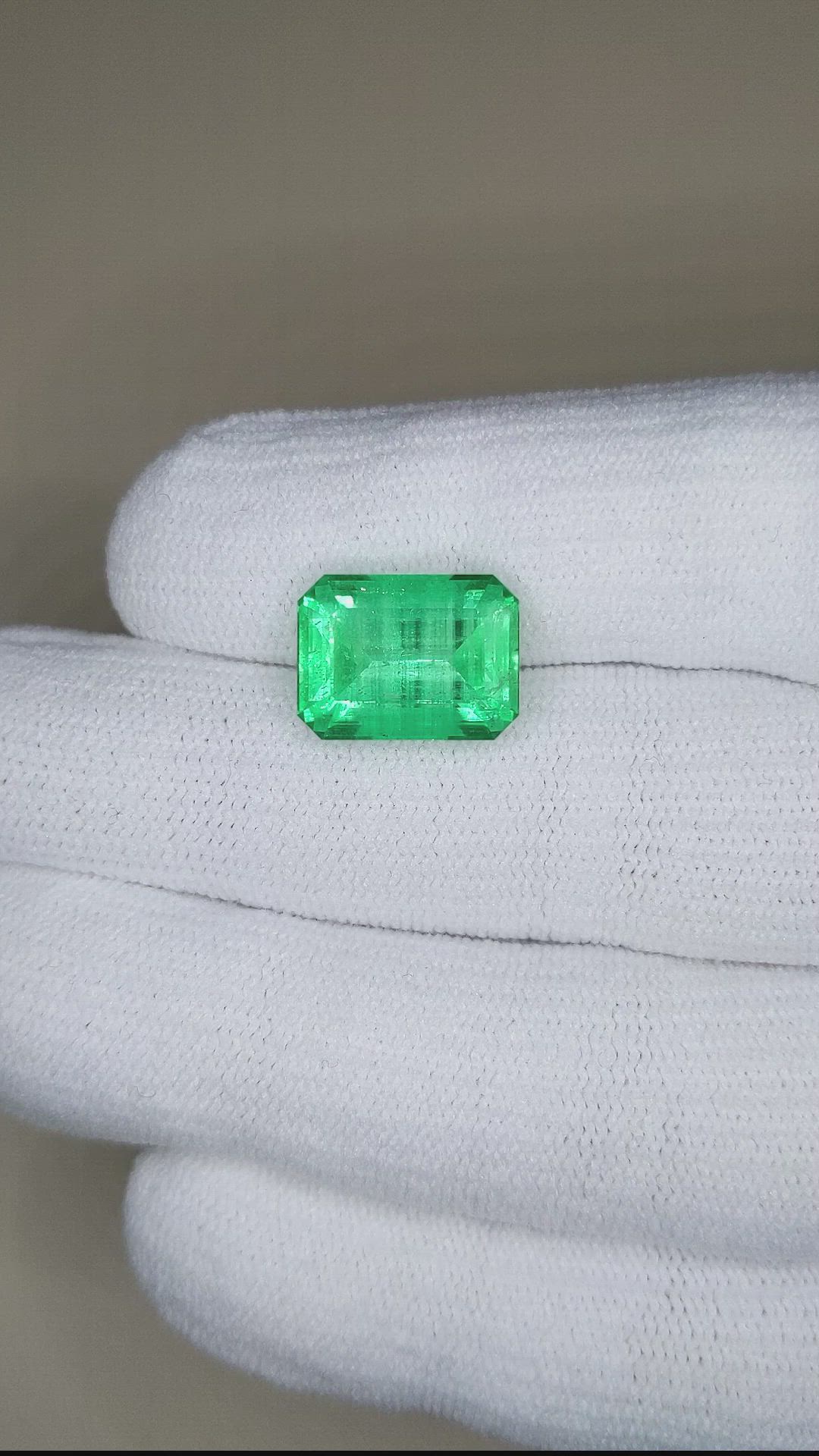 8.68 Ct. Emerald from Russia Size Video