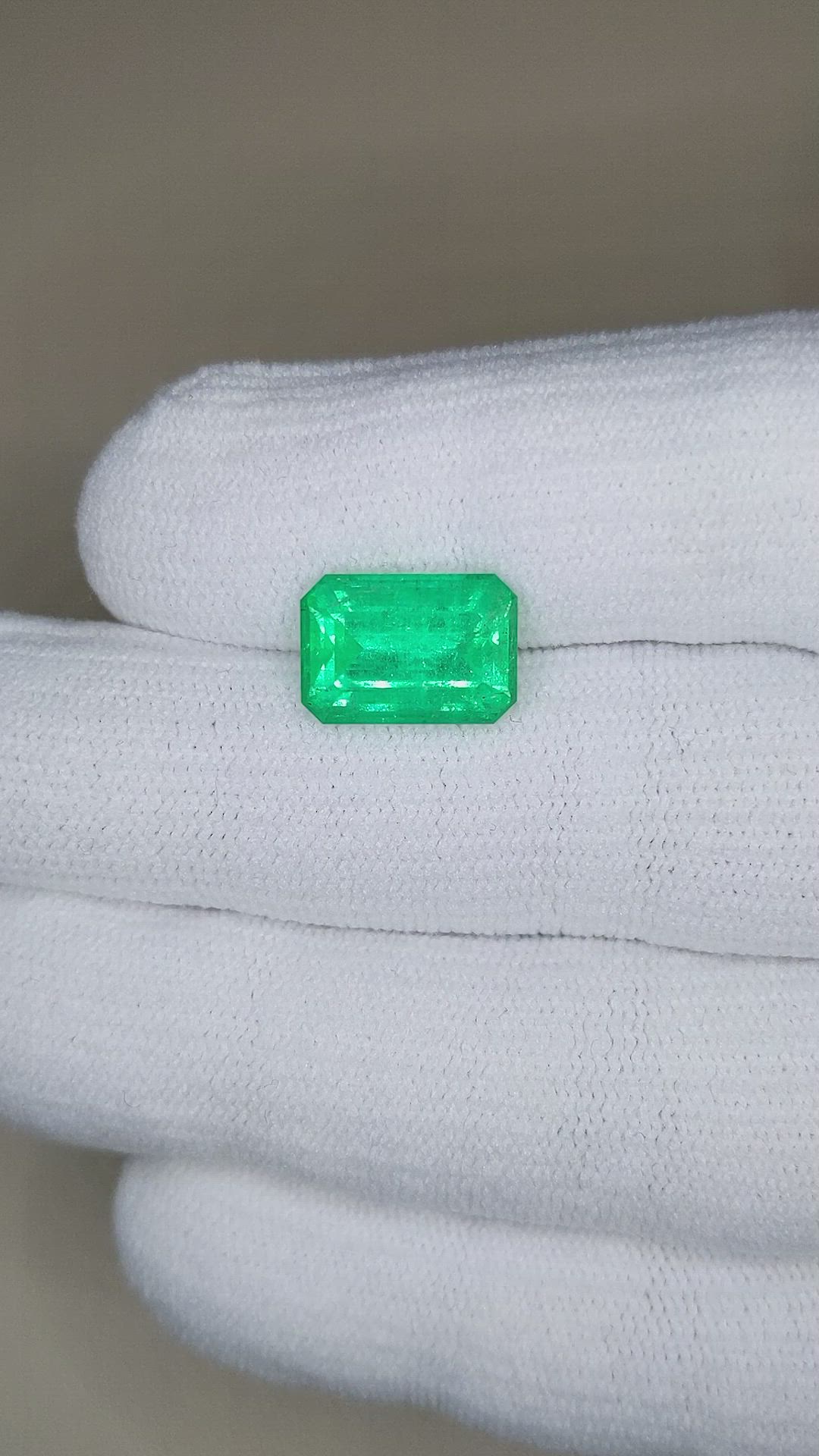 5.21 Ct. Emerald from Russia Size Video