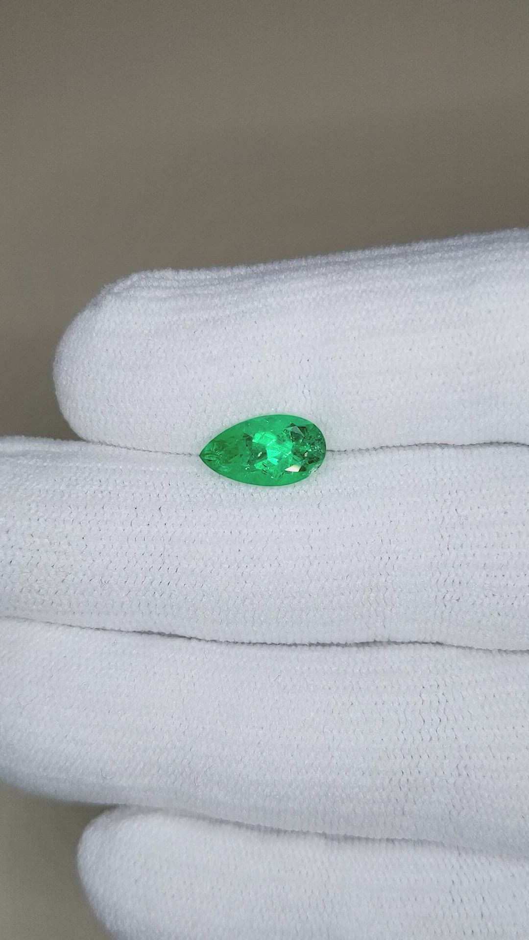 1.85 Ct. Emerald from Russia Size Video