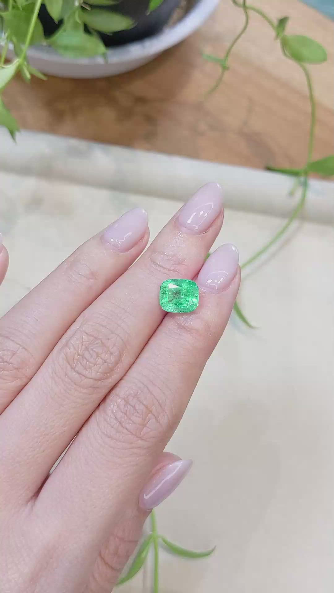 2.88 Ct. Emerald from Zambia Size Video