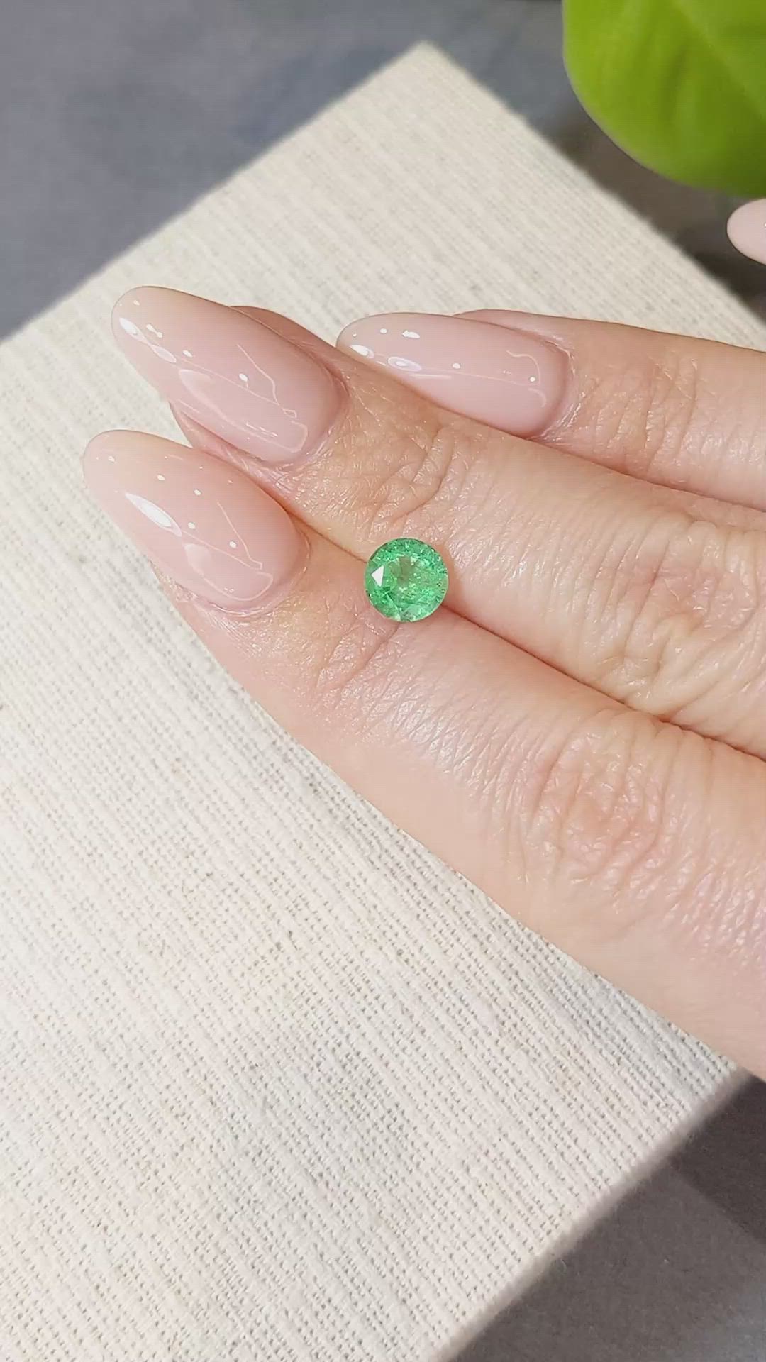 0.90 Ct. Emerald from Zambia Size Video