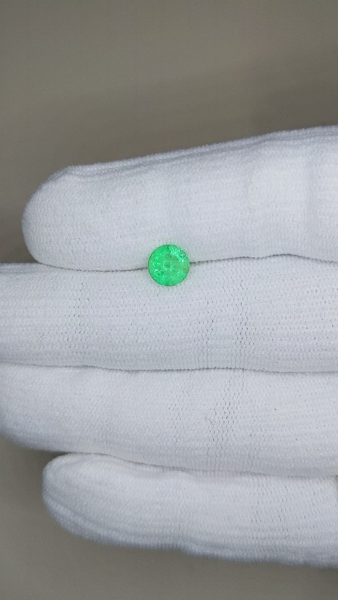 0.90 Ct. Emerald from Zambia Size Video