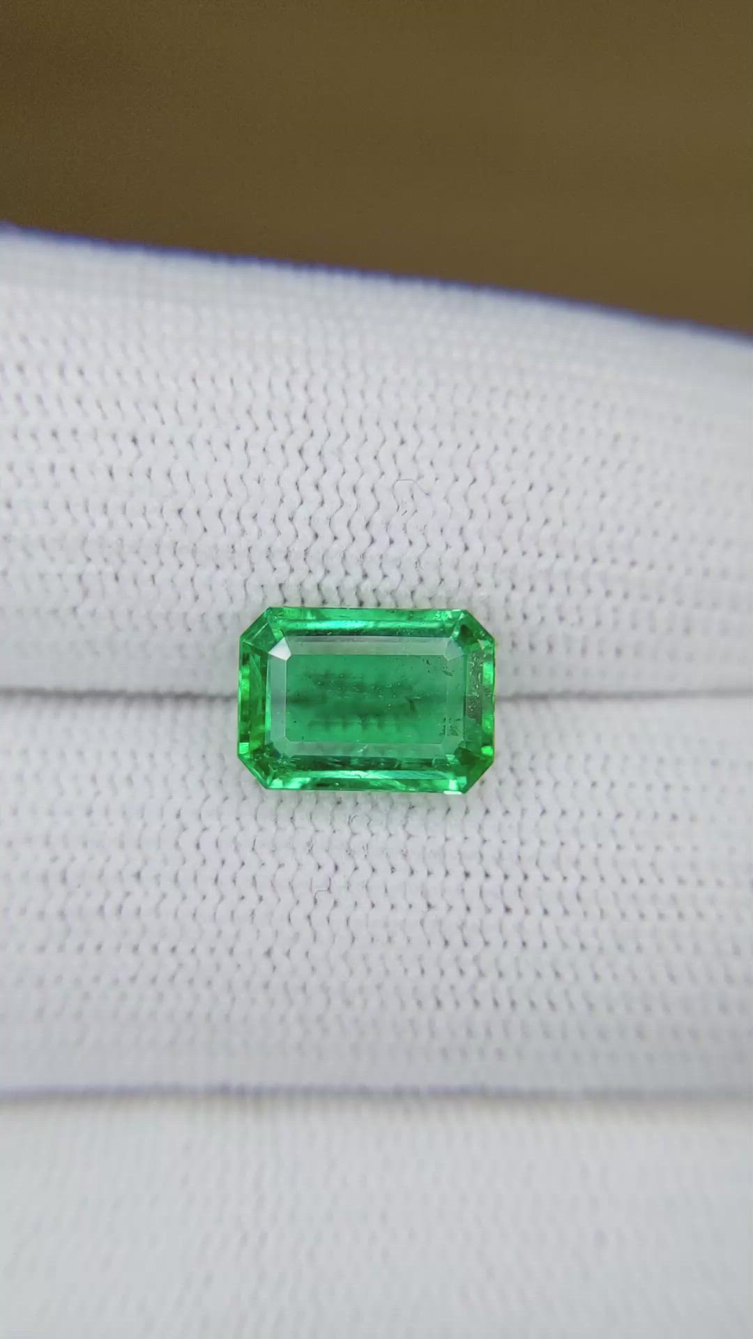 2.54 Ct. Emerald from Zambia Size Video