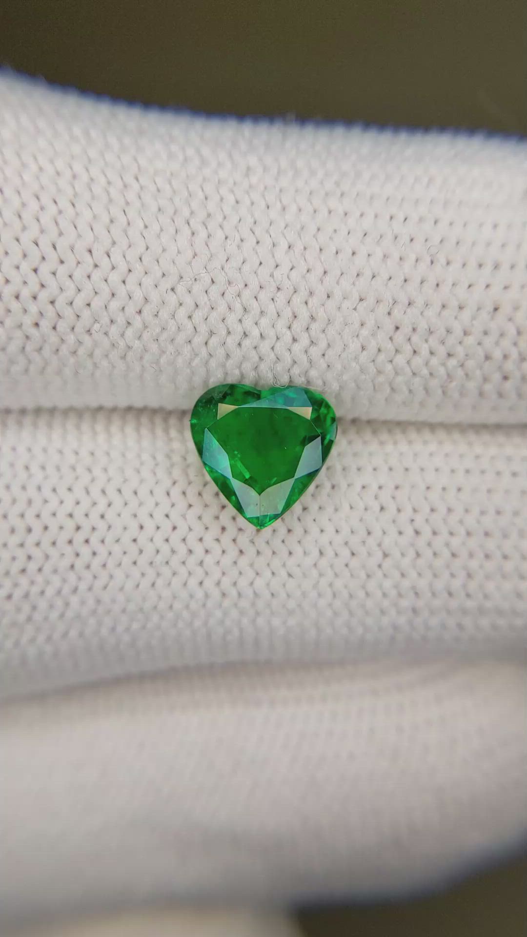 1.00 Ct. Emerald from Brazil Size Video