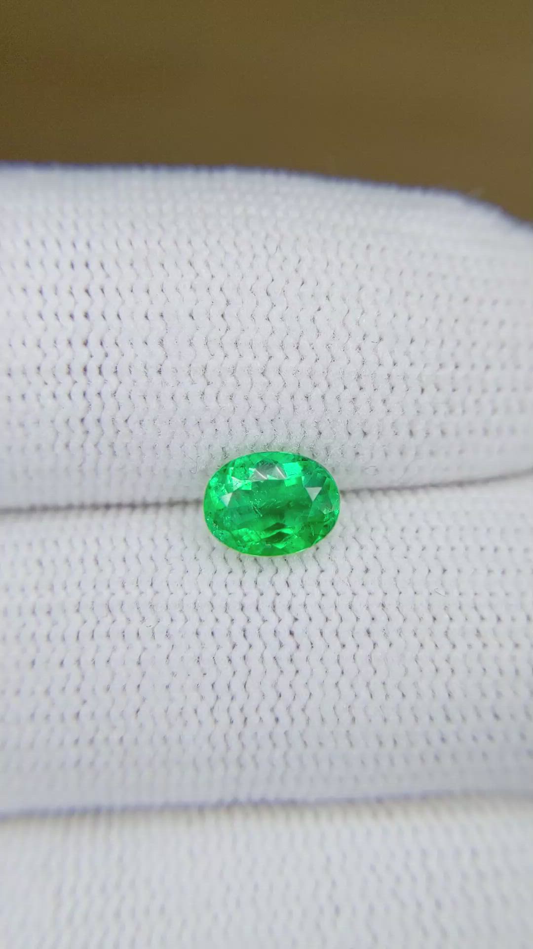 0.84 Ct. Emerald from Colombia Size Video