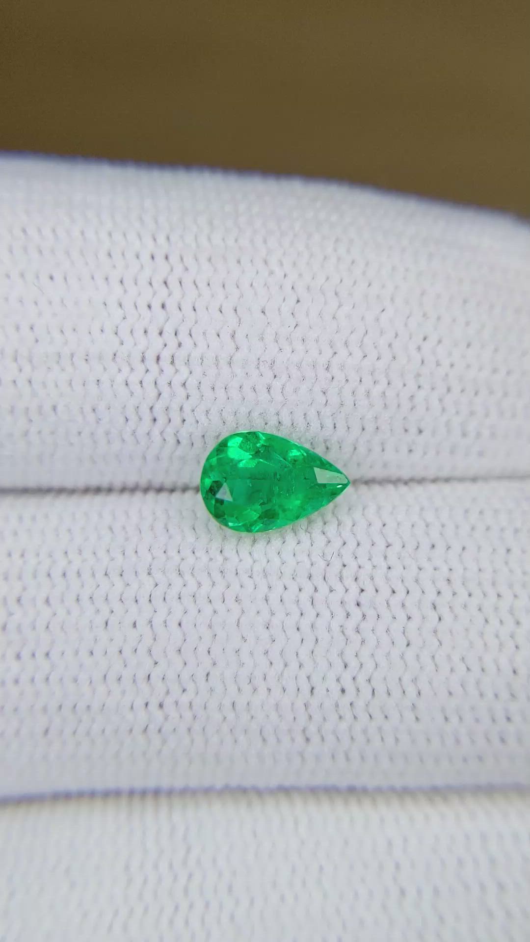 0.88 Ct. Emerald from Colombia Size Video