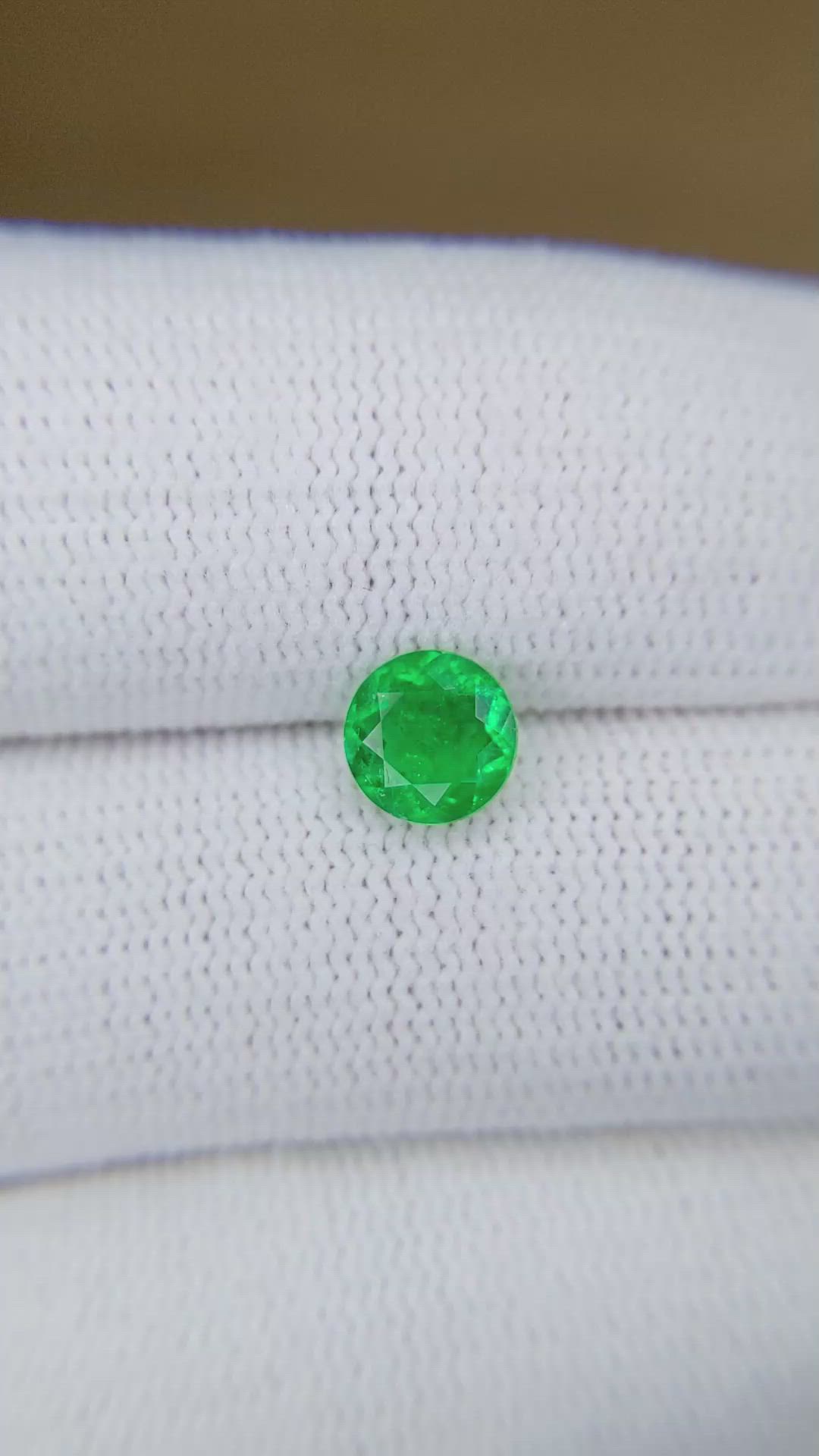 0.80 Ct. Emerald from Colombia Size Video