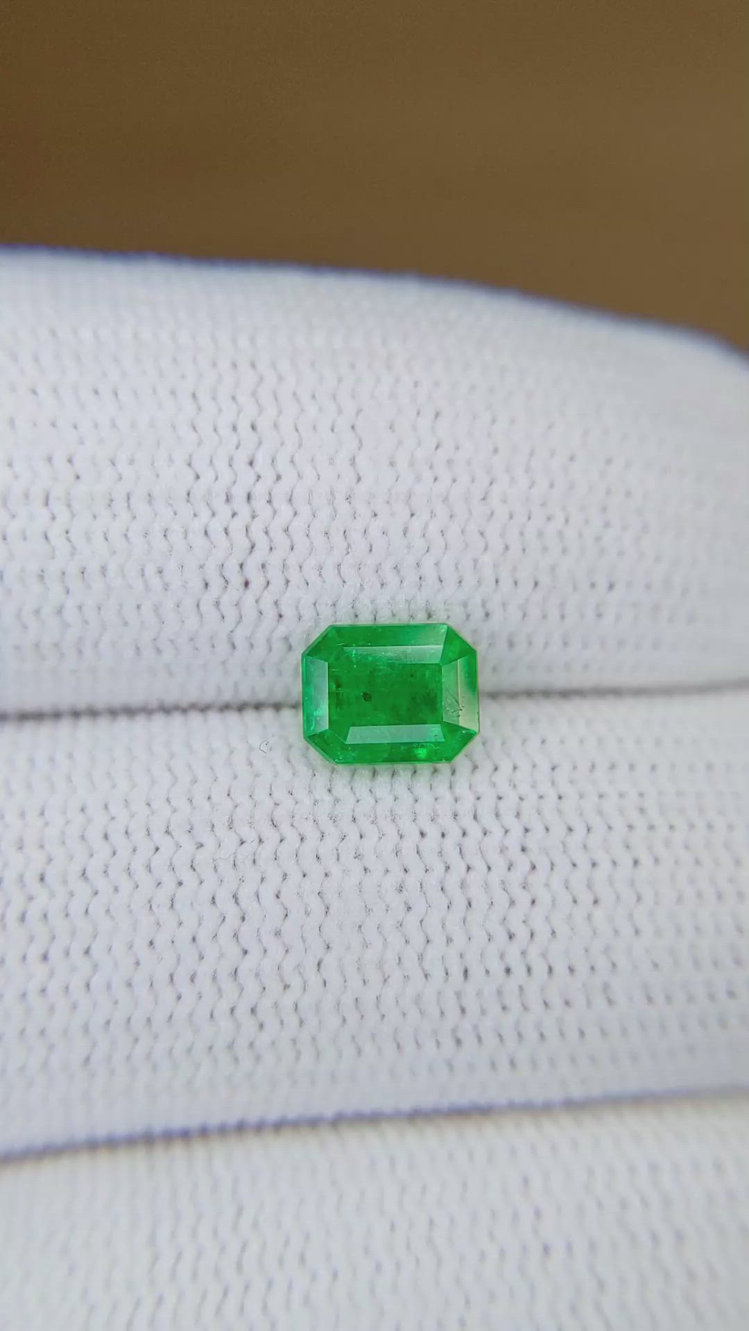 0.89 Ct. Emerald from Colombia Size Video