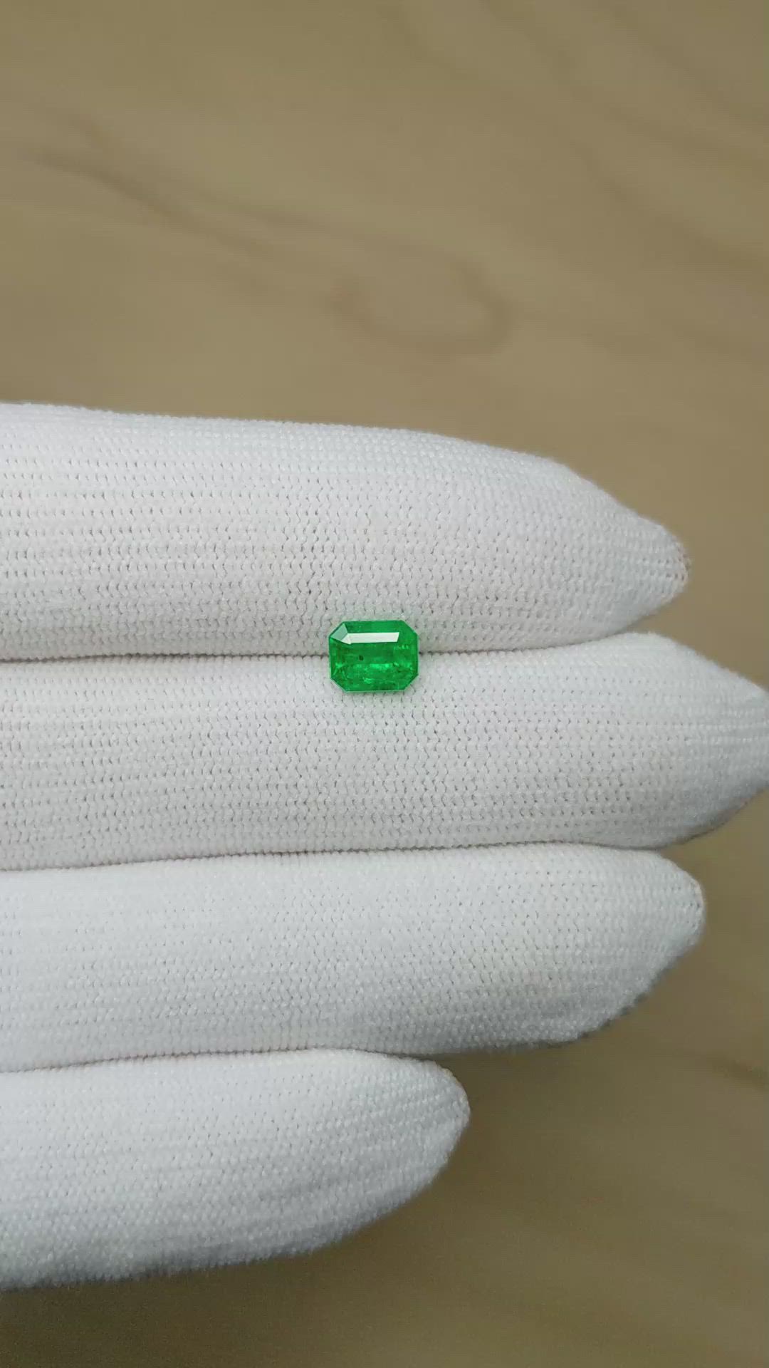 0.89 Ct. Emerald from Colombia Size Video