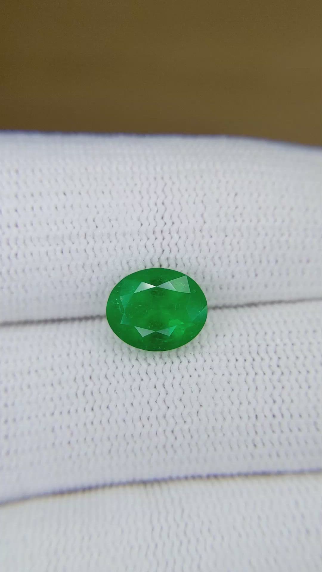 2.04 Ct. Emerald from Colombia Size Video