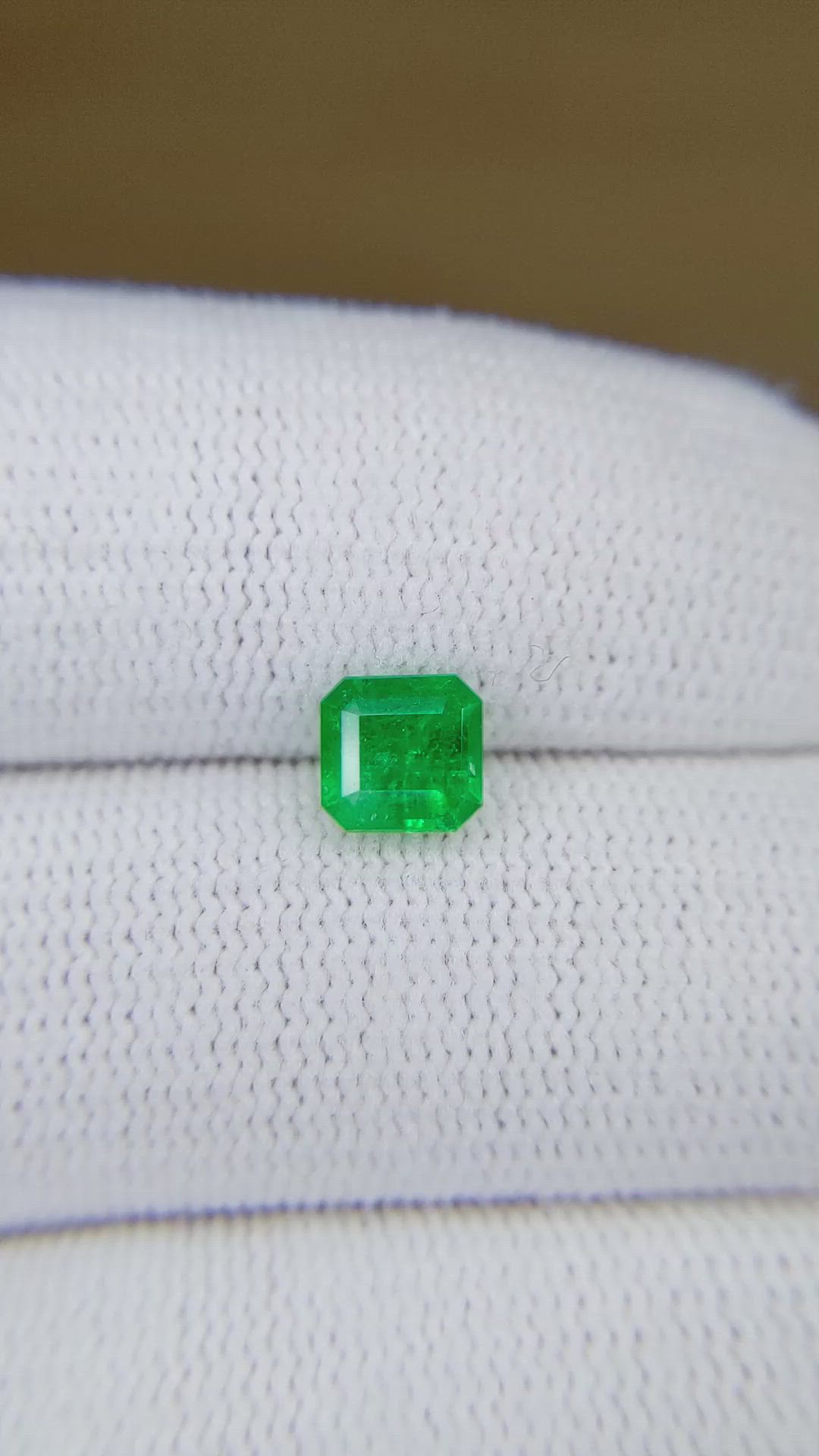 0.87 Ct. Emerald from Colombia Size Video