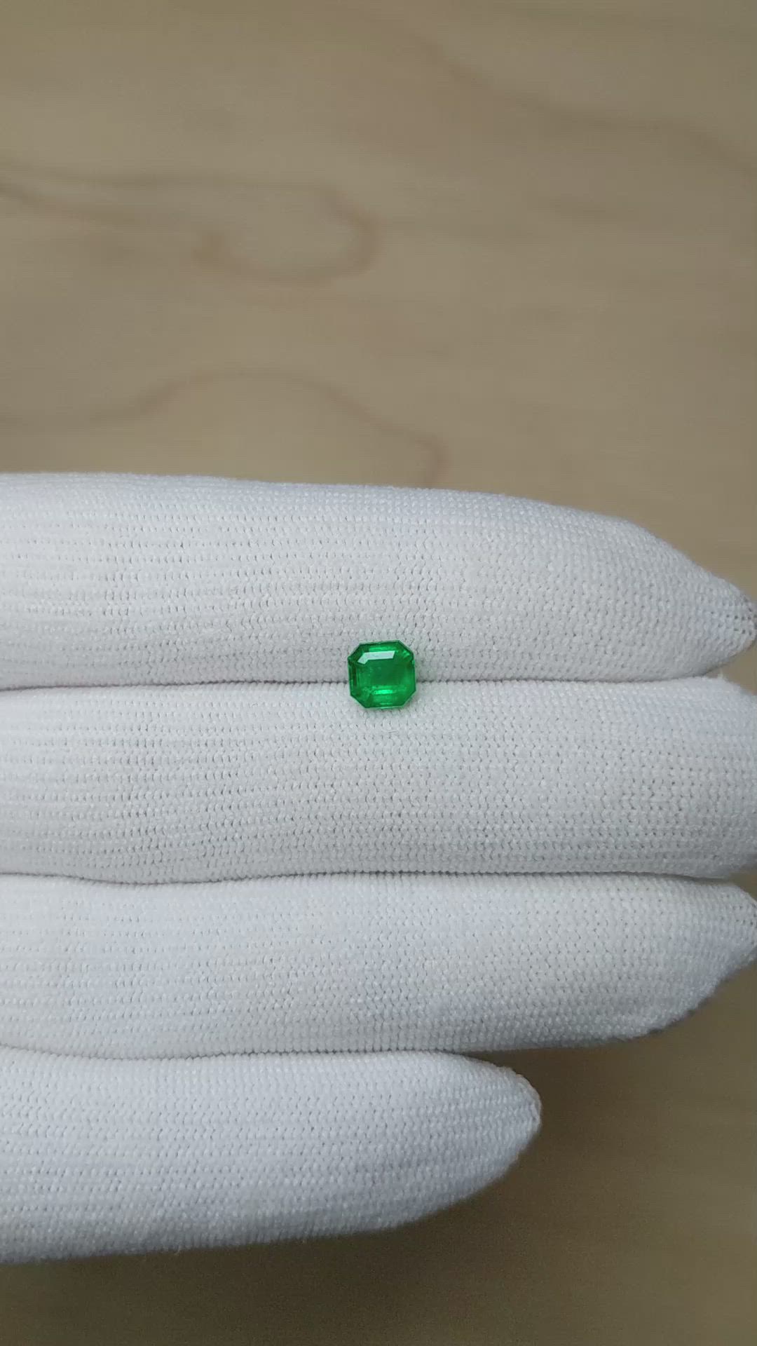 0.98 Ct. Emerald from Colombia Size Video