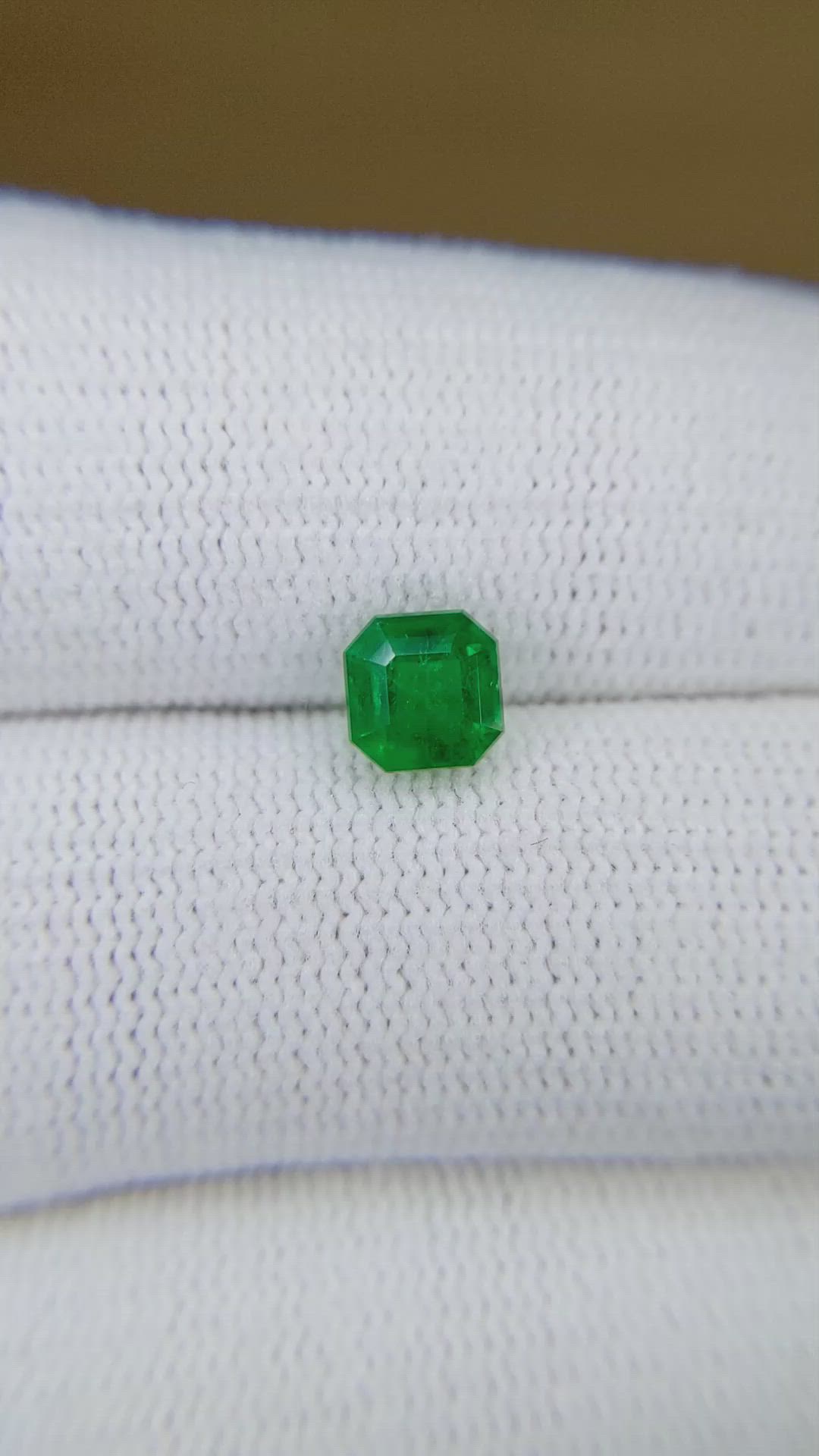0.98 Ct. Emerald from Colombia Size Video