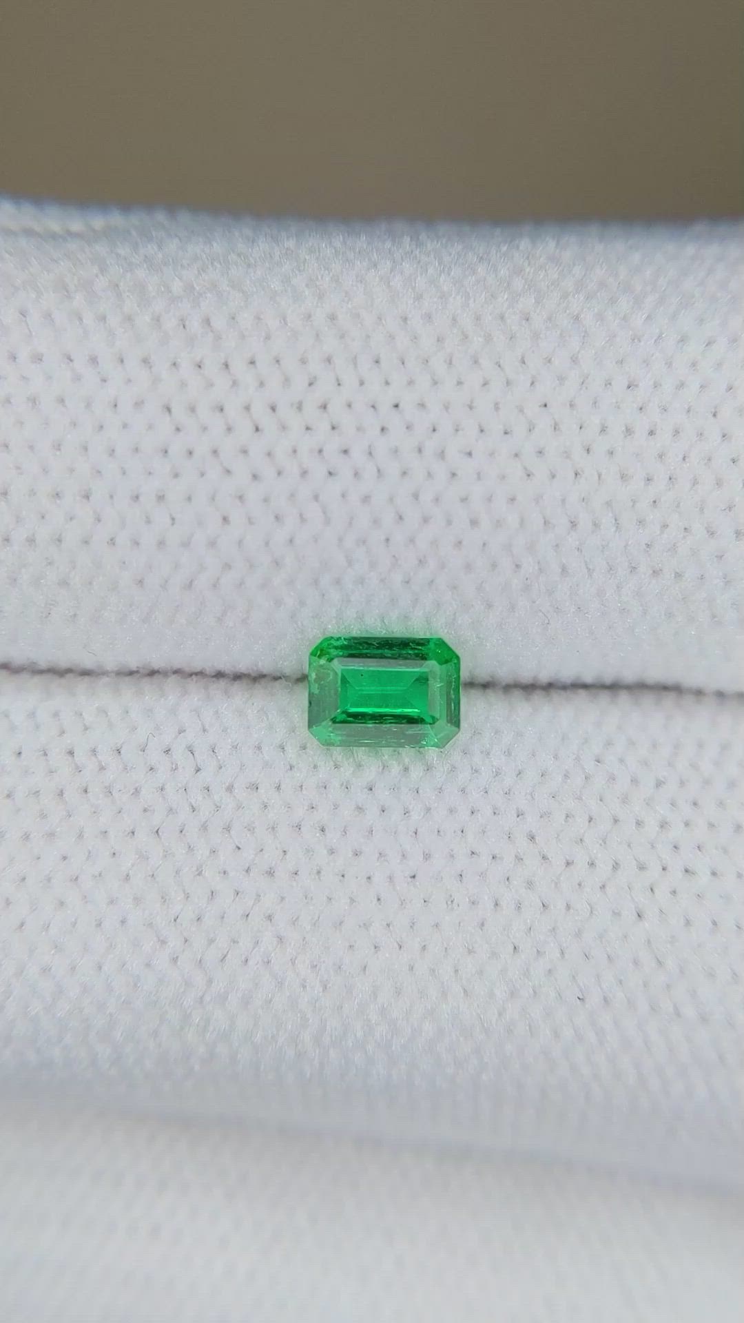 0.25 Ct. Emerald from Zambia Size Video