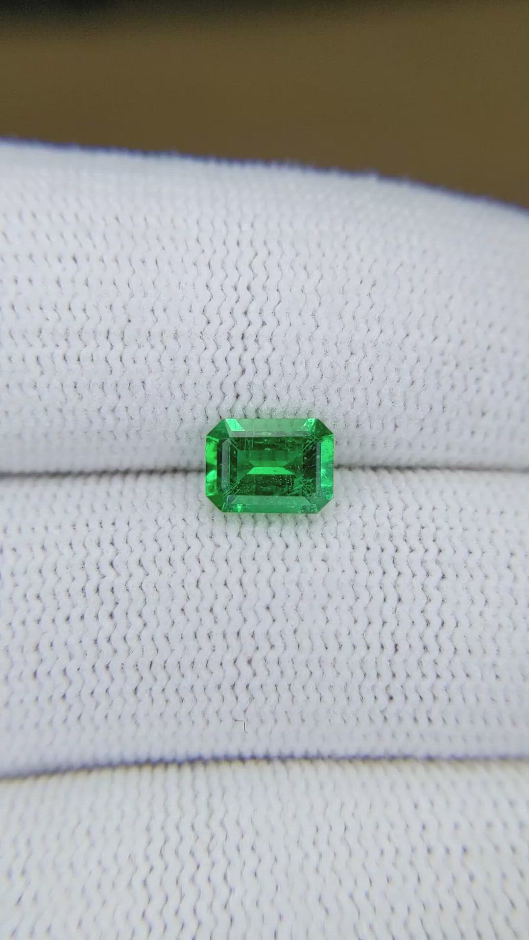 0.88 Ct. Emerald from Zambia Size Video