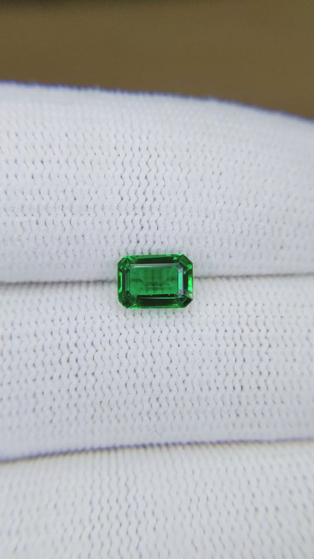 0.91 Ct. Emerald from Zambia Size Video