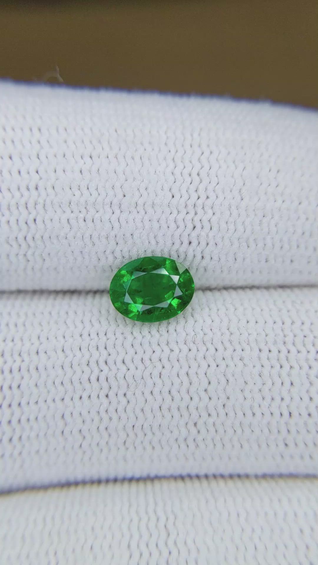 0.99 Ct. Emerald from Zambia Size Video