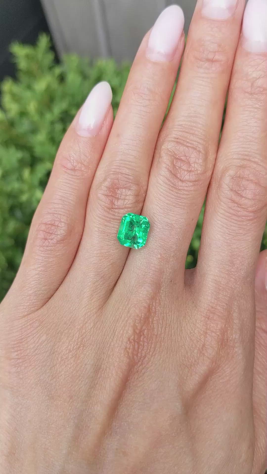 2.60 Ct. Emerald from Colombia Size Video
