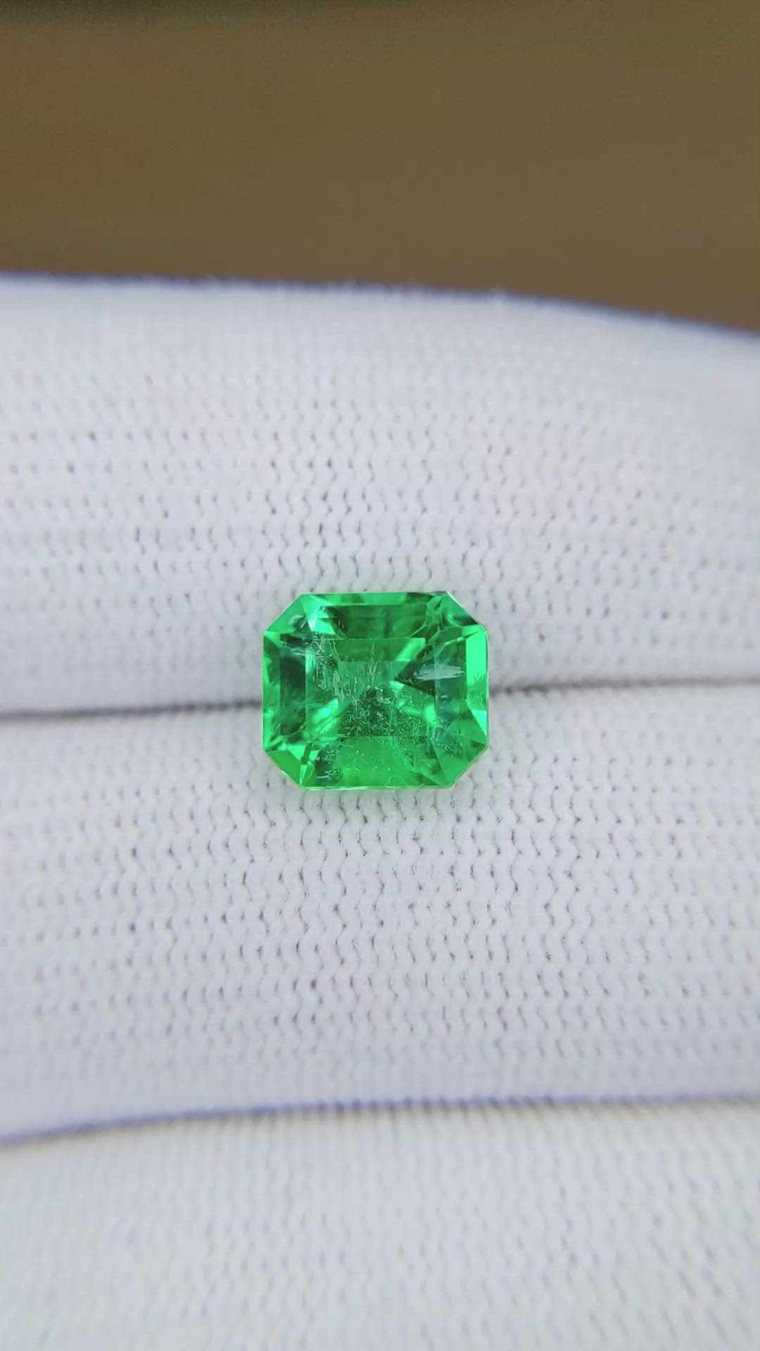 2.60 Ct. Emerald from Colombia Size Video
