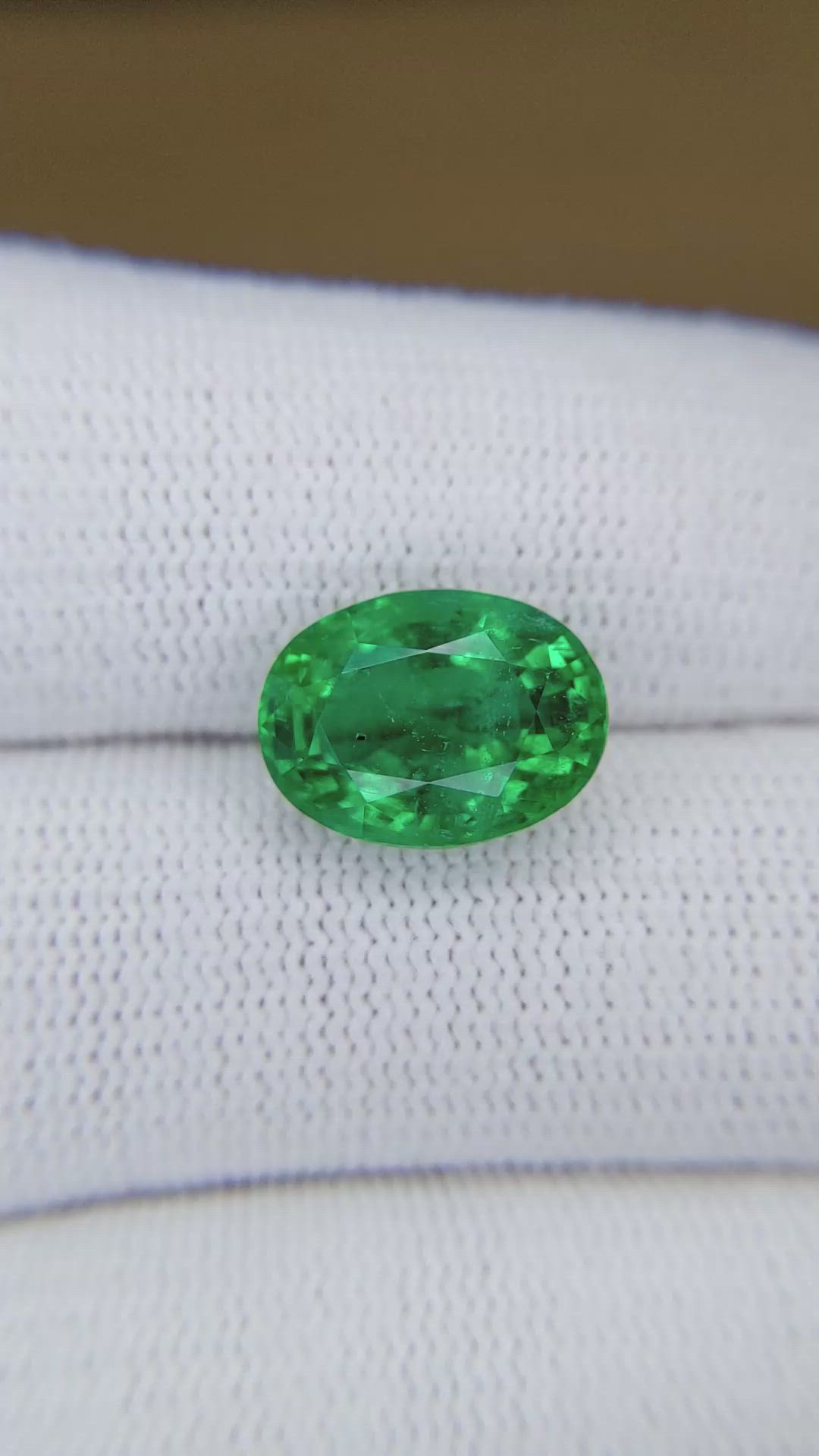 5.60 Ct. Emerald from Zambia Size Video