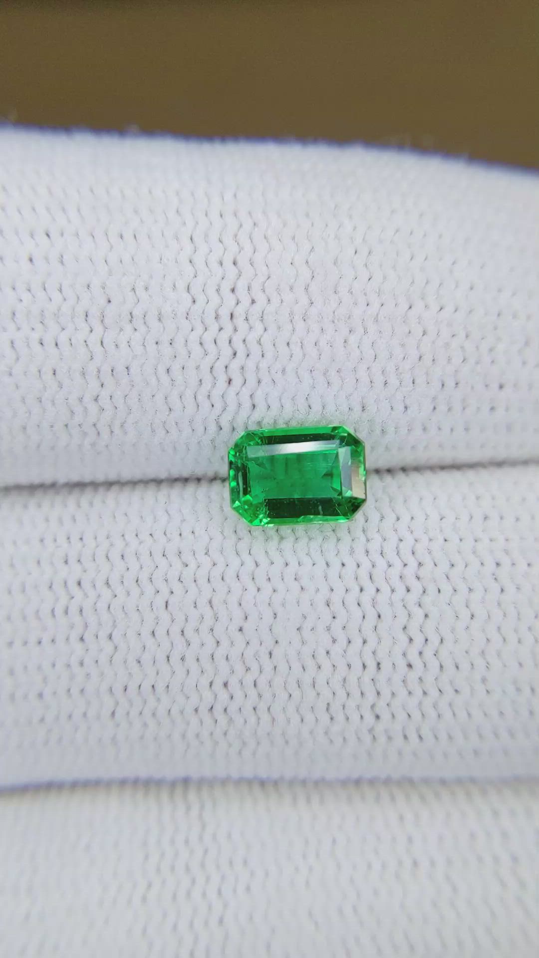 0.97 Ct. Emerald from Zambia Size Video