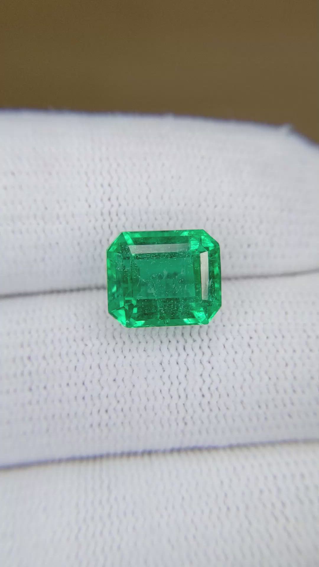 5.10 Ct. Emerald from Zambia Size Video