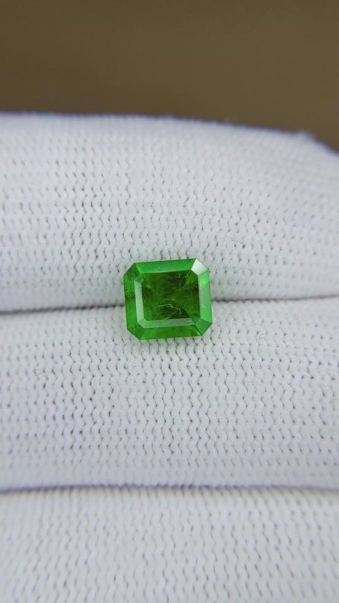 1.32 Ct. Emerald from Colombia - Muzo Size Video