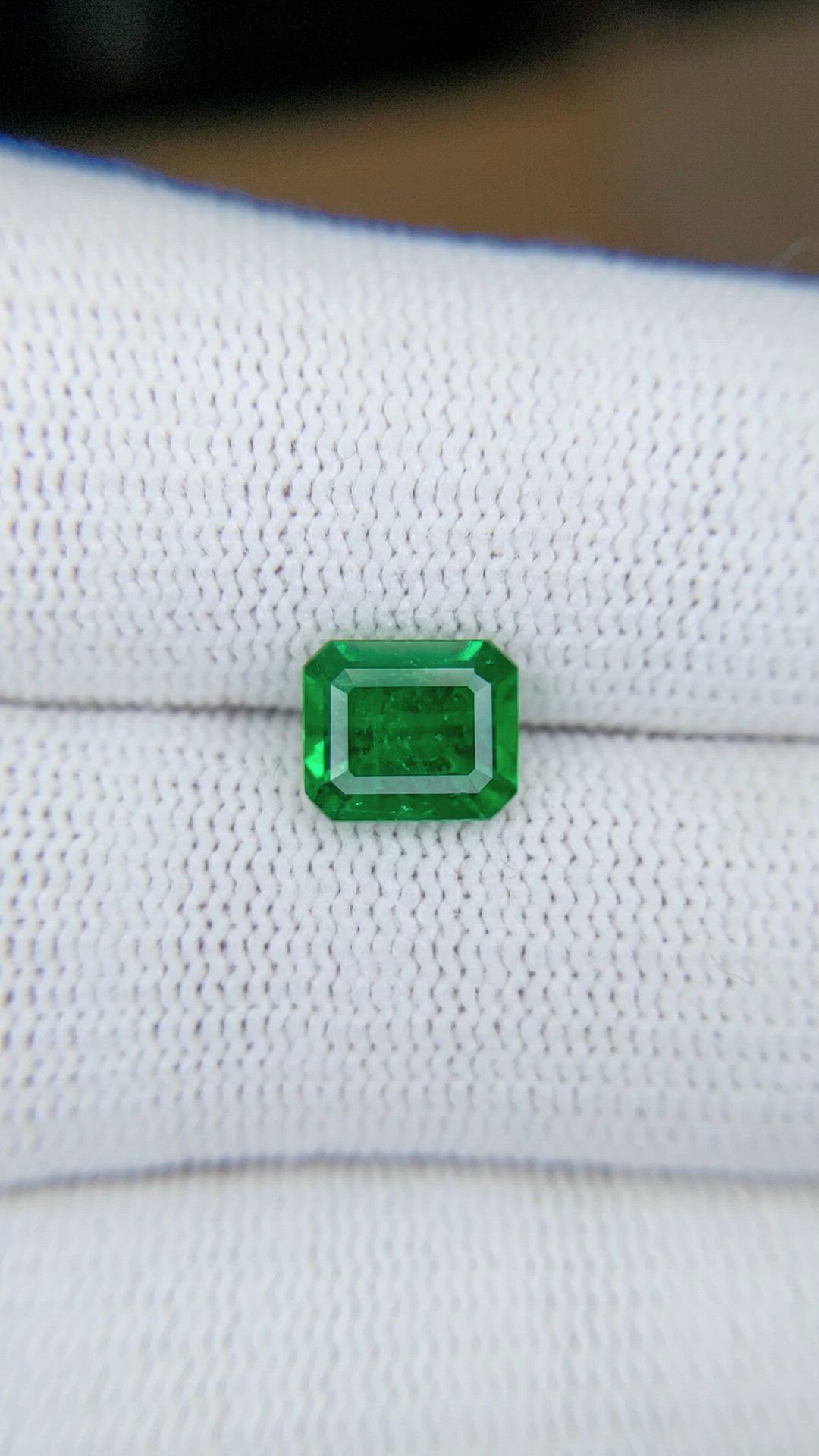 1.45 Ct. Emerald from Colombia - Muzo Size Video