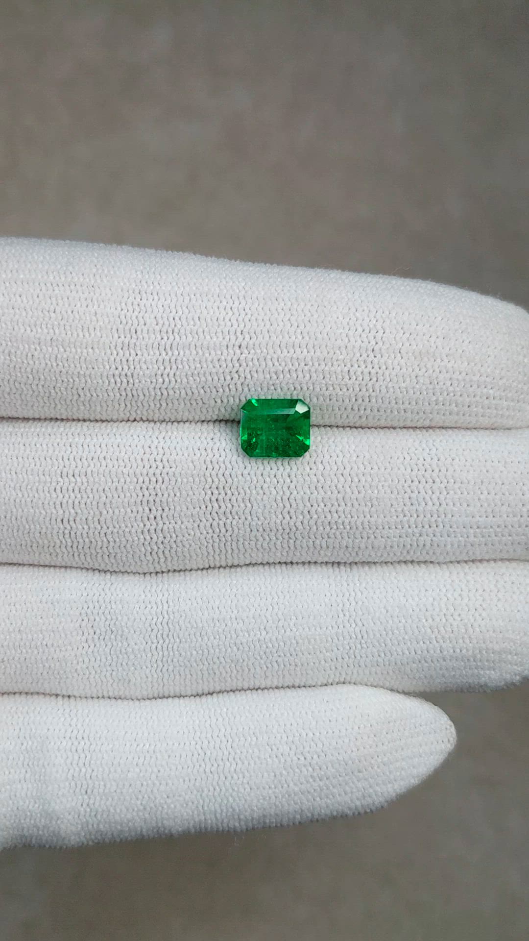 1.45 Ct. Emerald from Colombia - Muzo Size Video