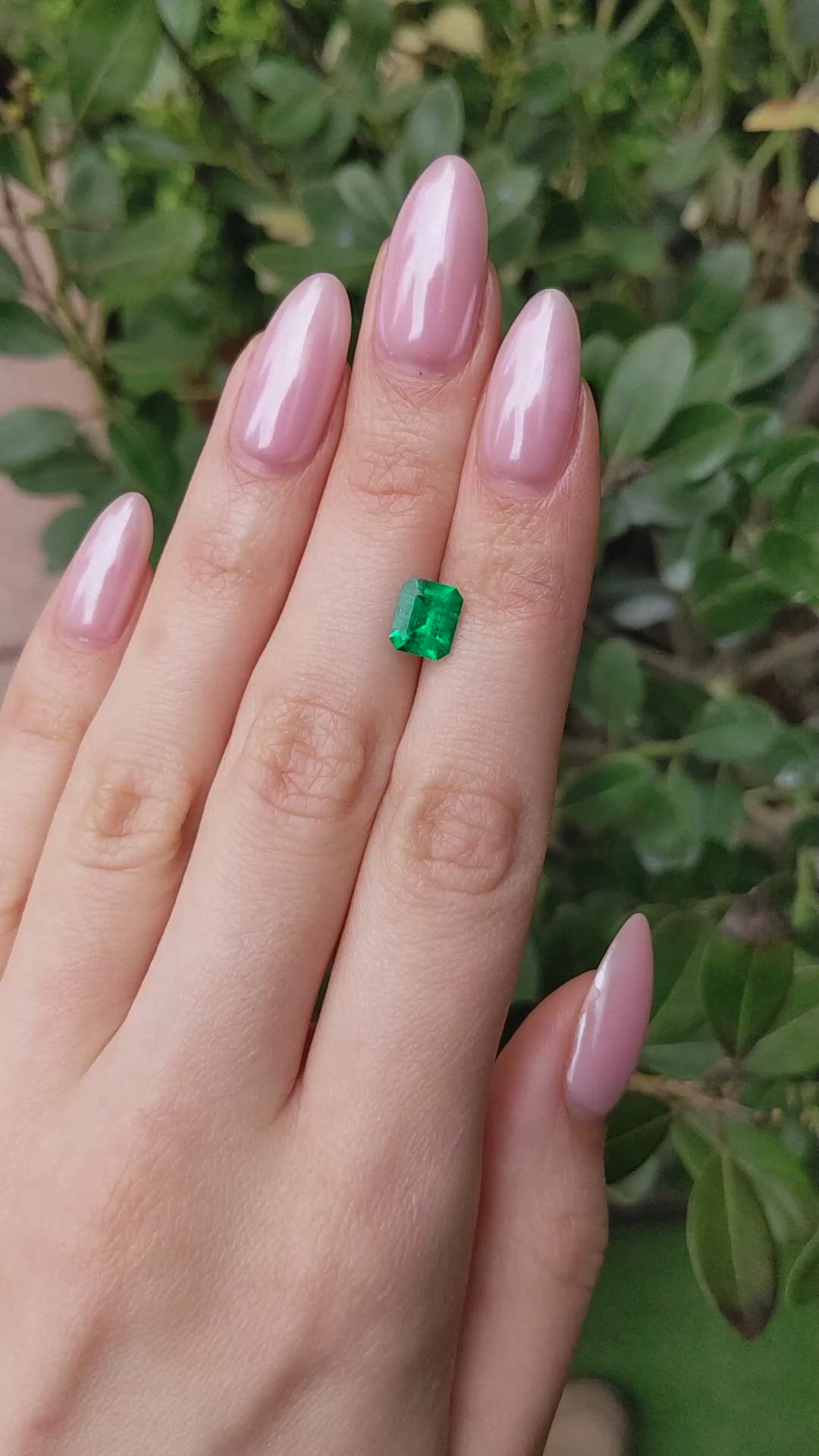 1.45 Ct. Emerald from Colombia - Muzo Size Video