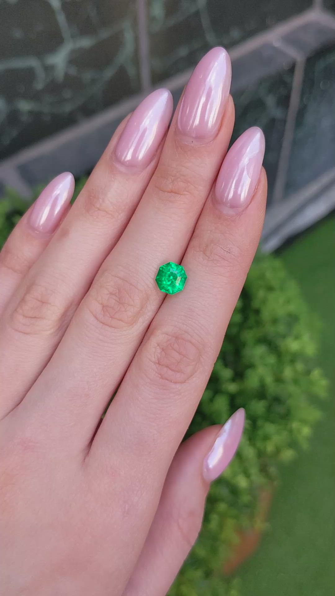 1.75 Ct. Emerald from Colombia - Muzo Size Video