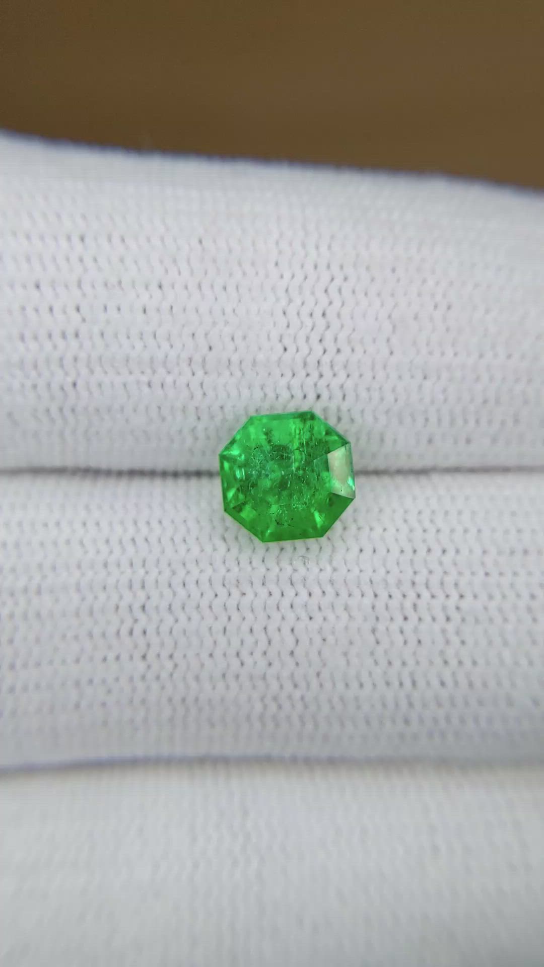 1.75 Ct. Emerald from Colombia - Muzo Size Video