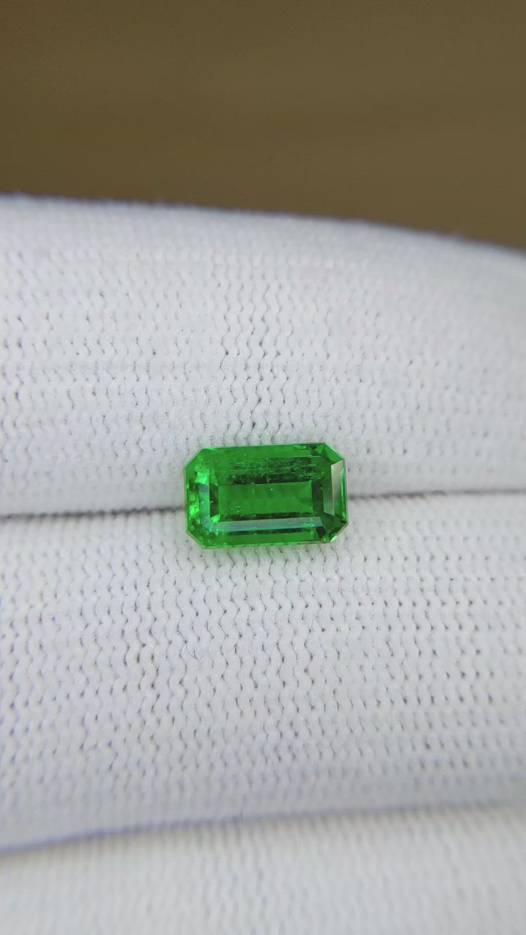 1.85 Ct. Emerald from Colombia - Muzo Size Video