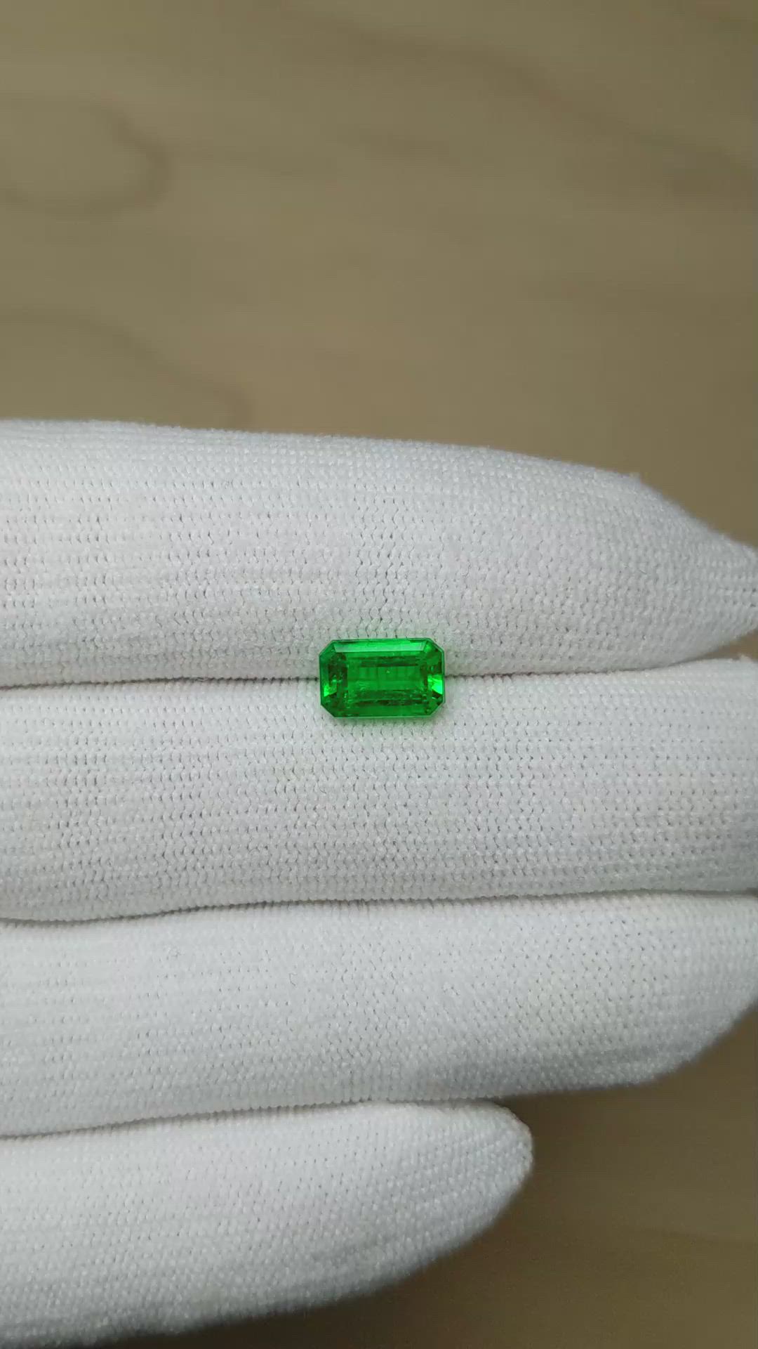 1.85 Ct. Emerald from Colombia - Muzo Size Video