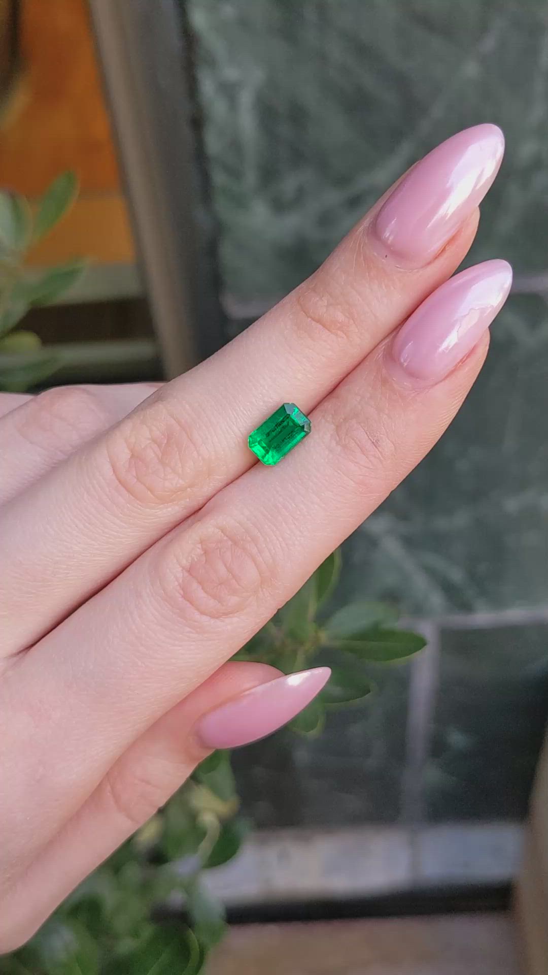 1.85 Ct. Emerald from Colombia - Muzo Size Video