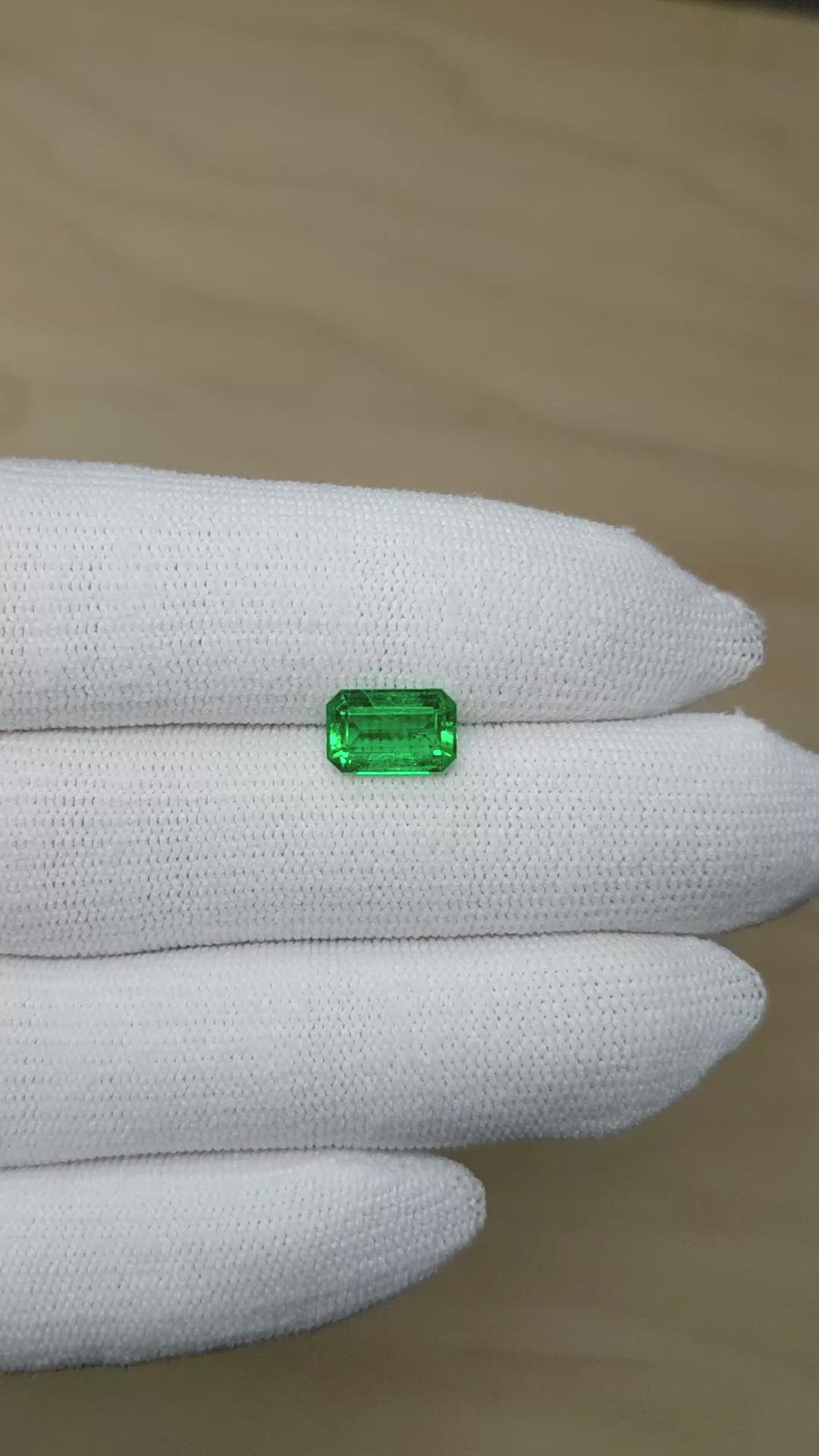 1.86 Ct. Emerald from Colombia - Muzo Size Video