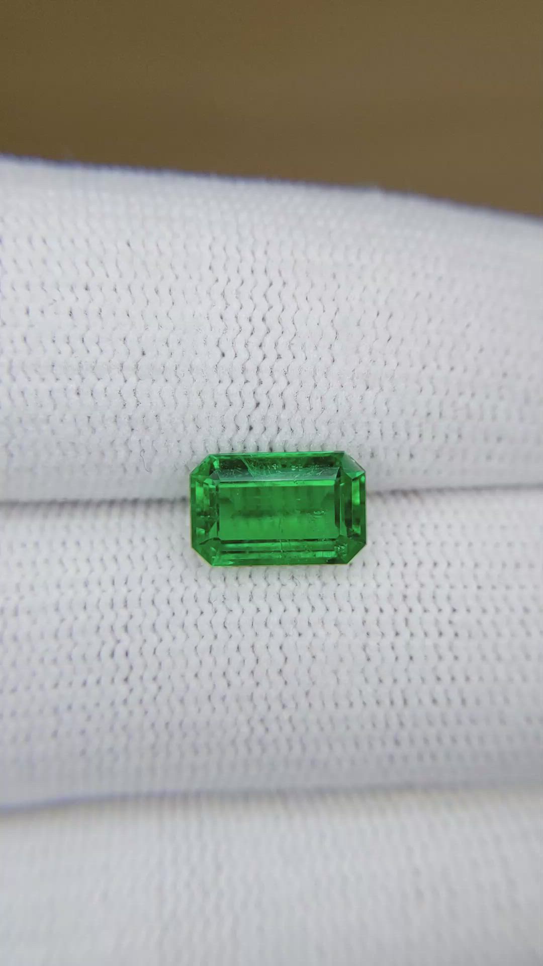 1.86 Ct. Emerald from Colombia - Muzo Size Video
