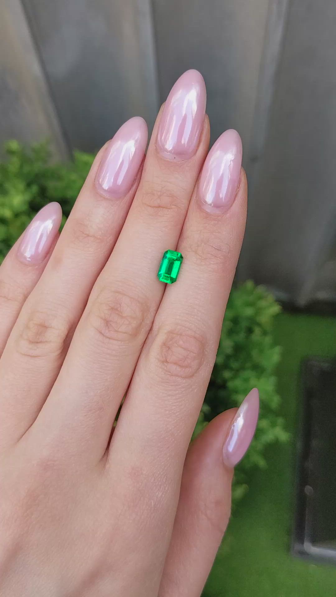 1.25 Ct. Emerald from Colombia - Muzo Size Video