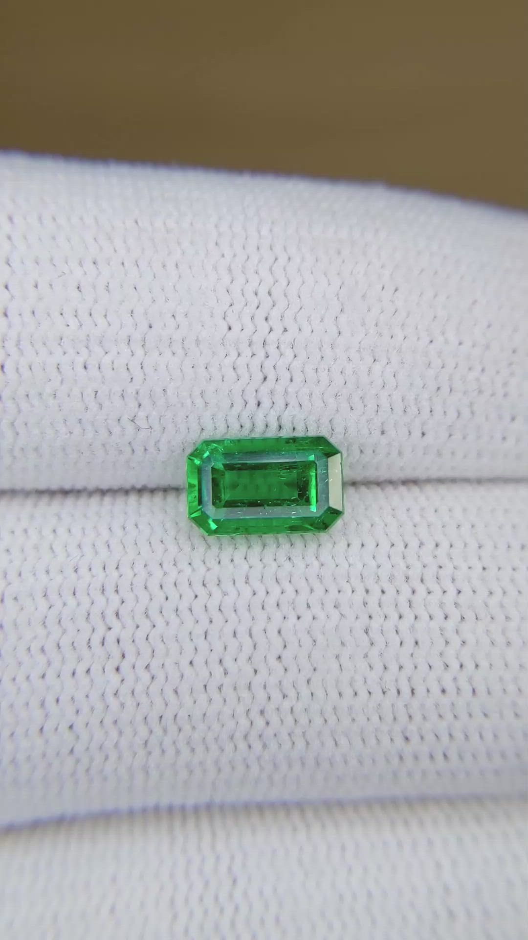 1.25 Ct. Emerald from Colombia - Muzo Size Video